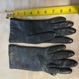 Women Black Genuine Very soft Leather by ARS with cashmere lining. Size 7